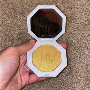 Fentu beauty trophy wife